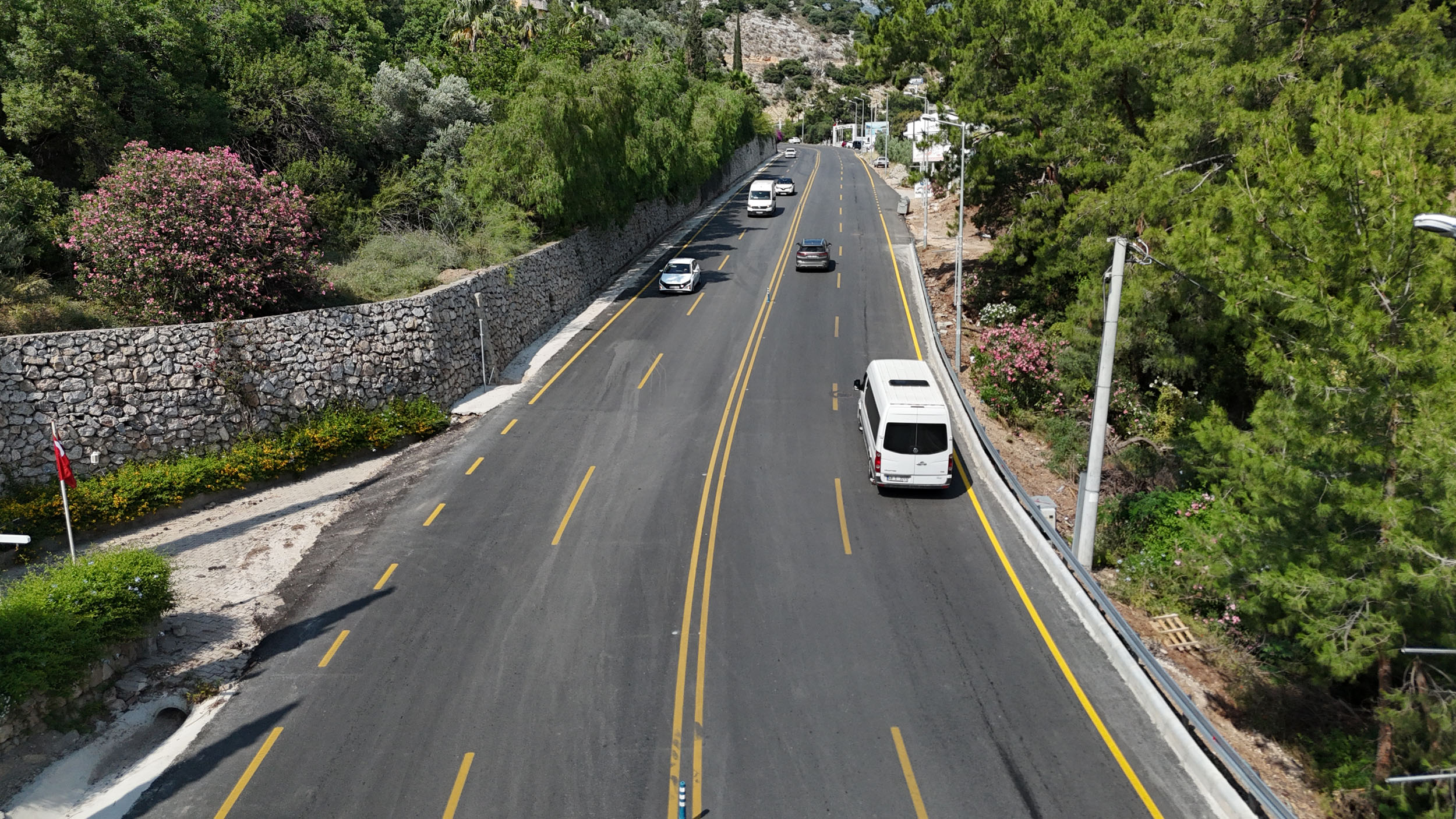Büyükşehir, 13 İlçede Trafik Güvenliği İçin Yol Çizgi Çalışmalarını Sürdürüyor