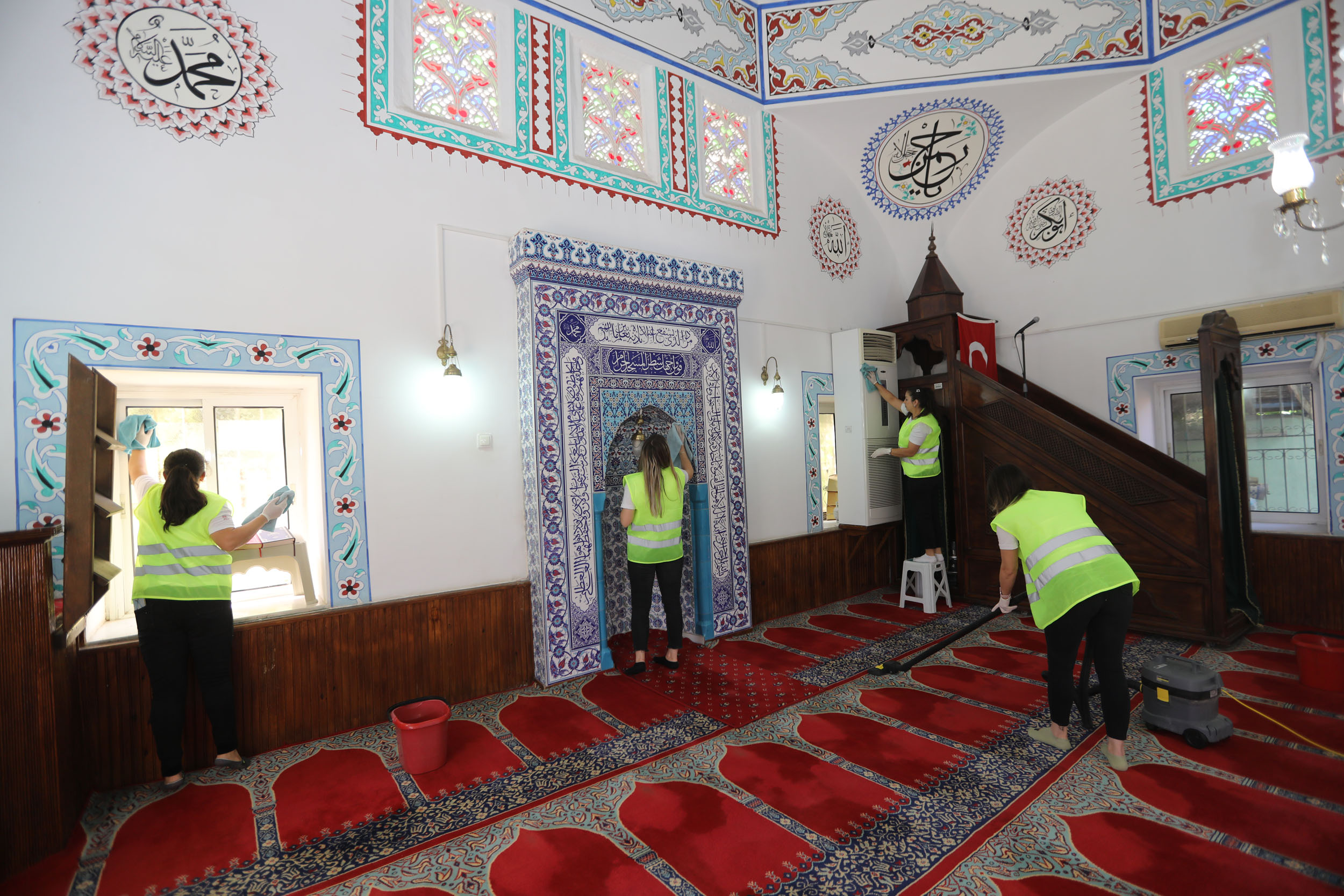 Büyükşehirden Bayram Öncesi Cami Temizliği