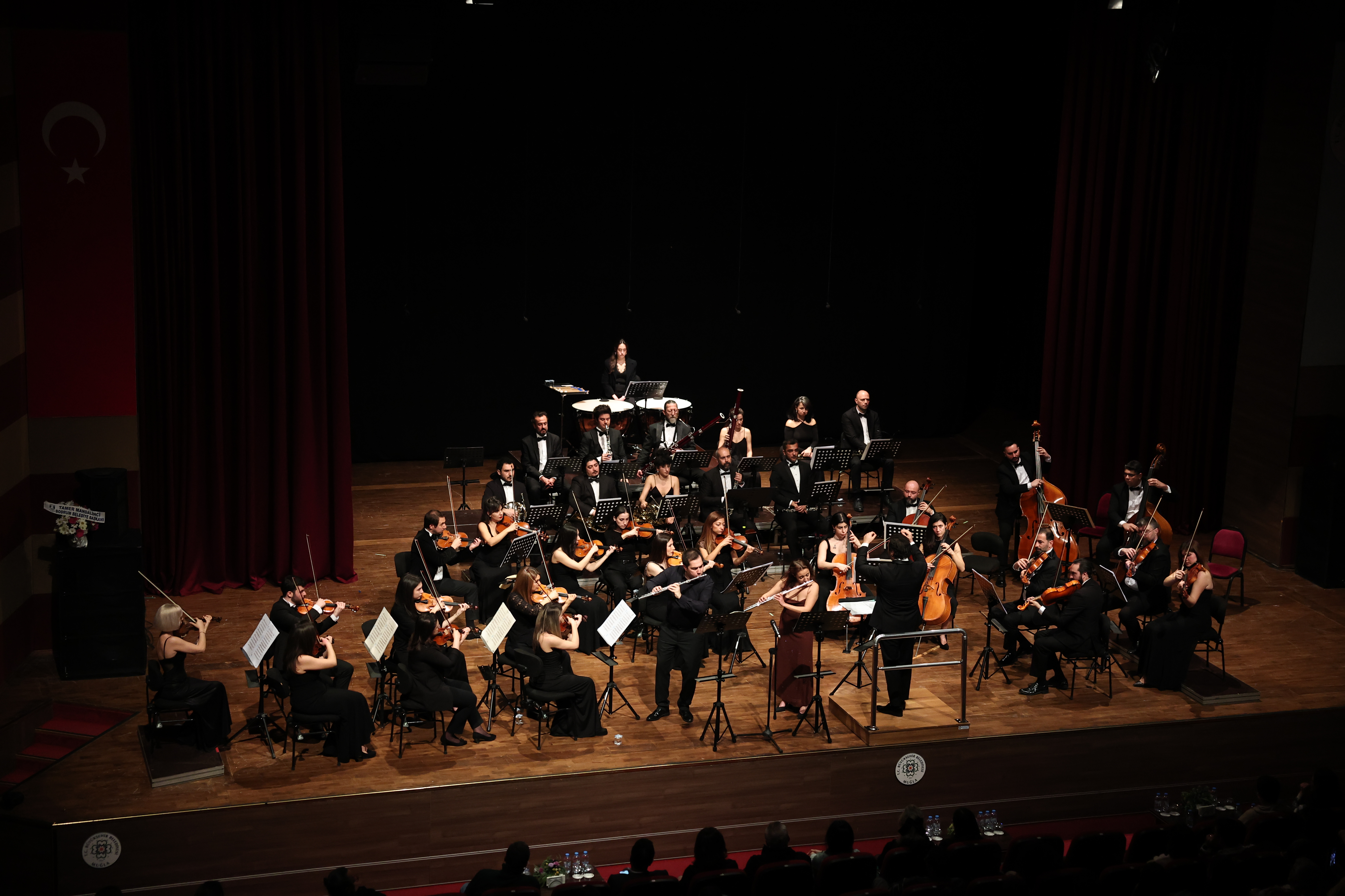 Muğla ve Kıbrıs Aynı Sahneyi Paylaştı: Sanatın Birleştirici Gücü İki Yerde Yankılandı