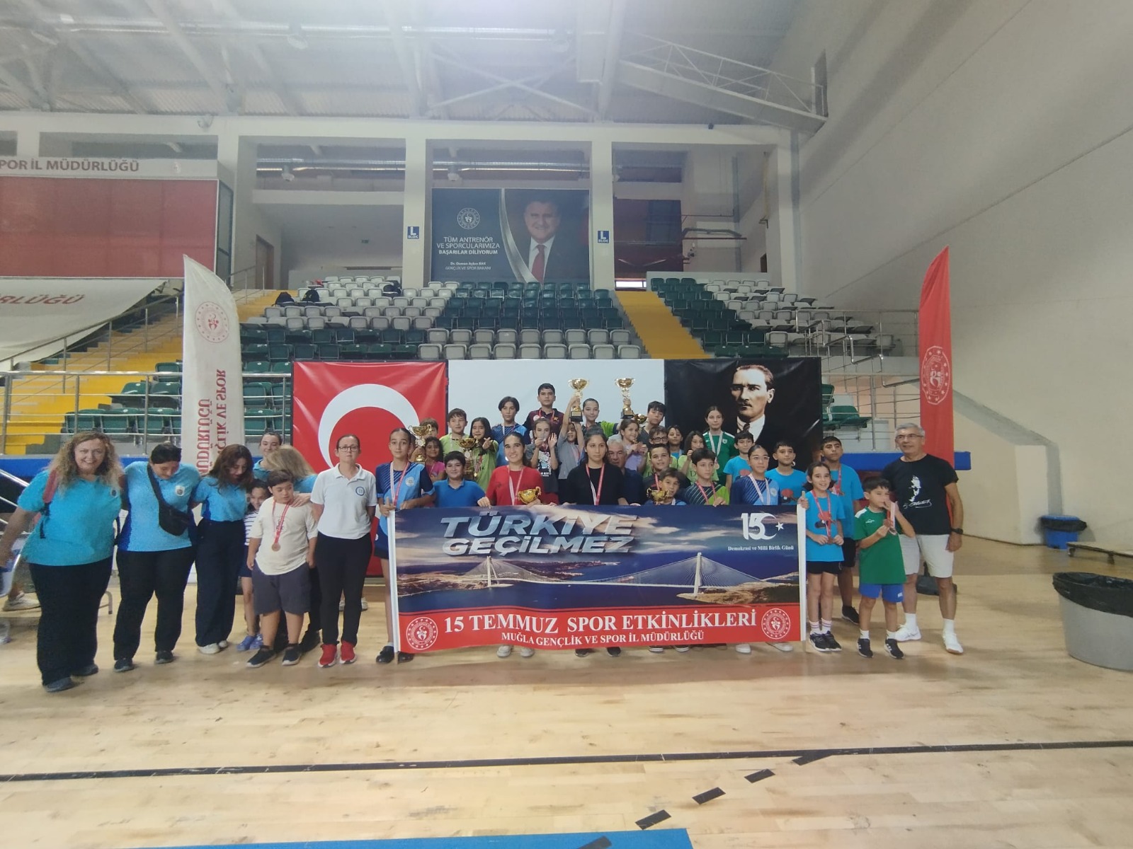 Büyükşehir Sporcularının Raketleri Zirvede