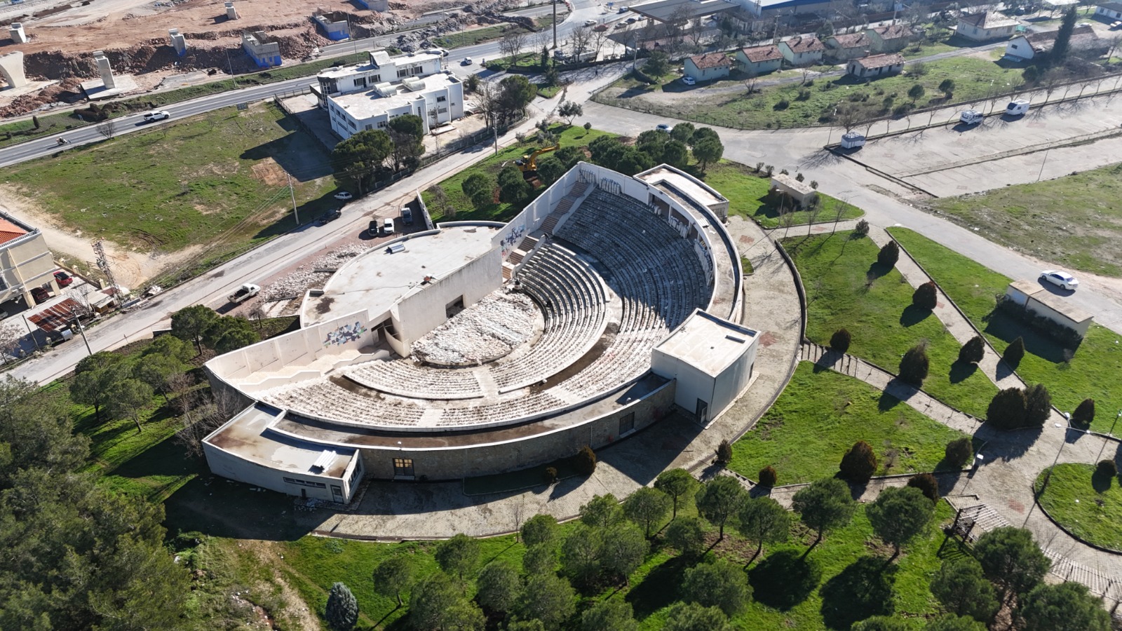 Şadan Gökovalı Açık Hava Tiyatrosu Çağdaş Bir Yapıya Kavuşuyor