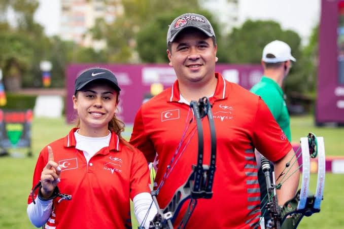 Büyükşehir Okçuları Hazal Burun ve Emircan Haney Milli Takım’da Tarih Yazdı
