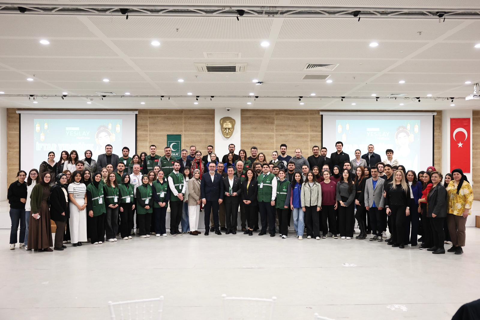 Büyükşehir ve Yeşilay Gençlerle İftar Sofrasında Buluştu