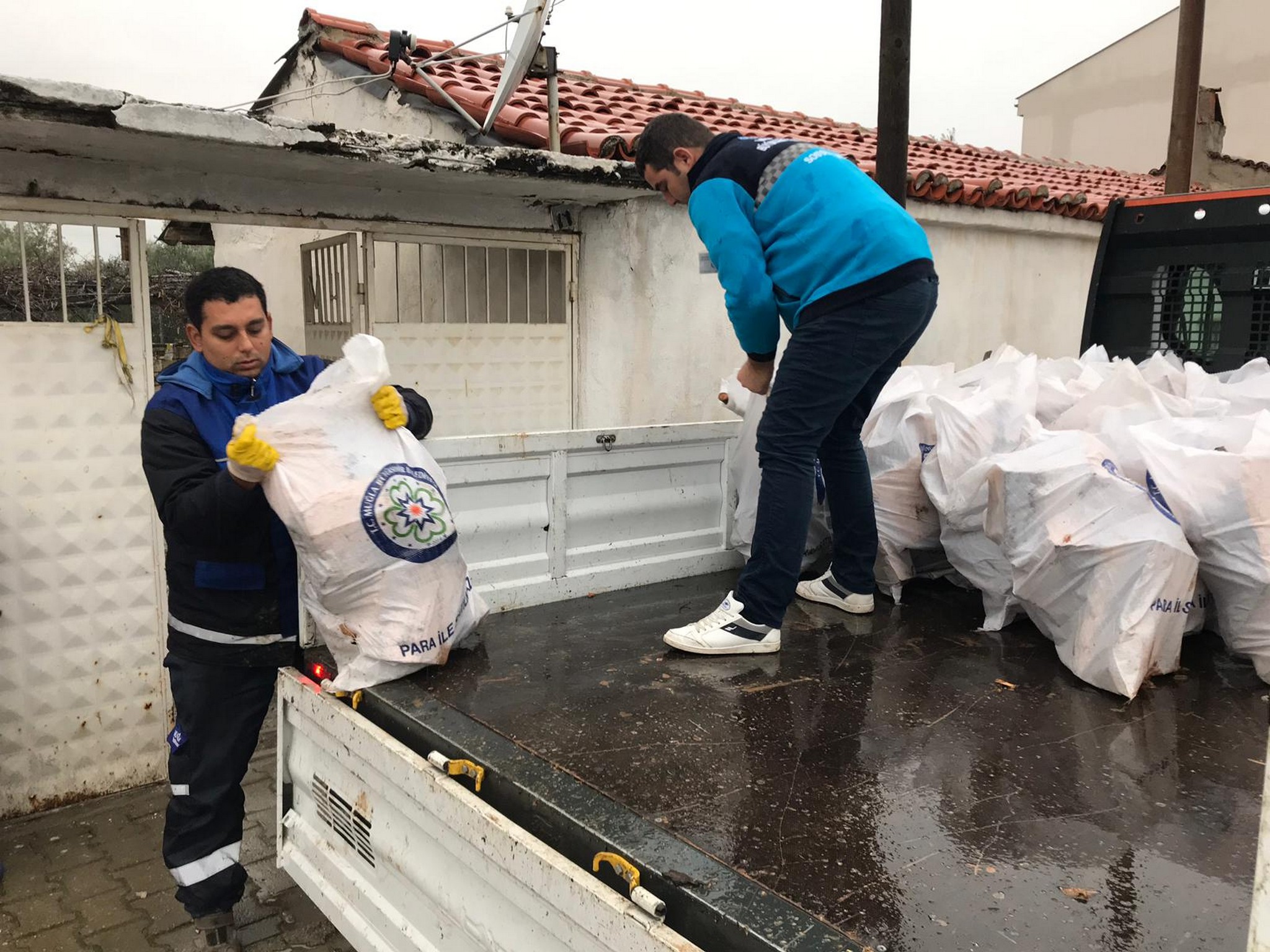 Muğla’da Mezarlıklar Temizleniyor, Aileler Isınıyor