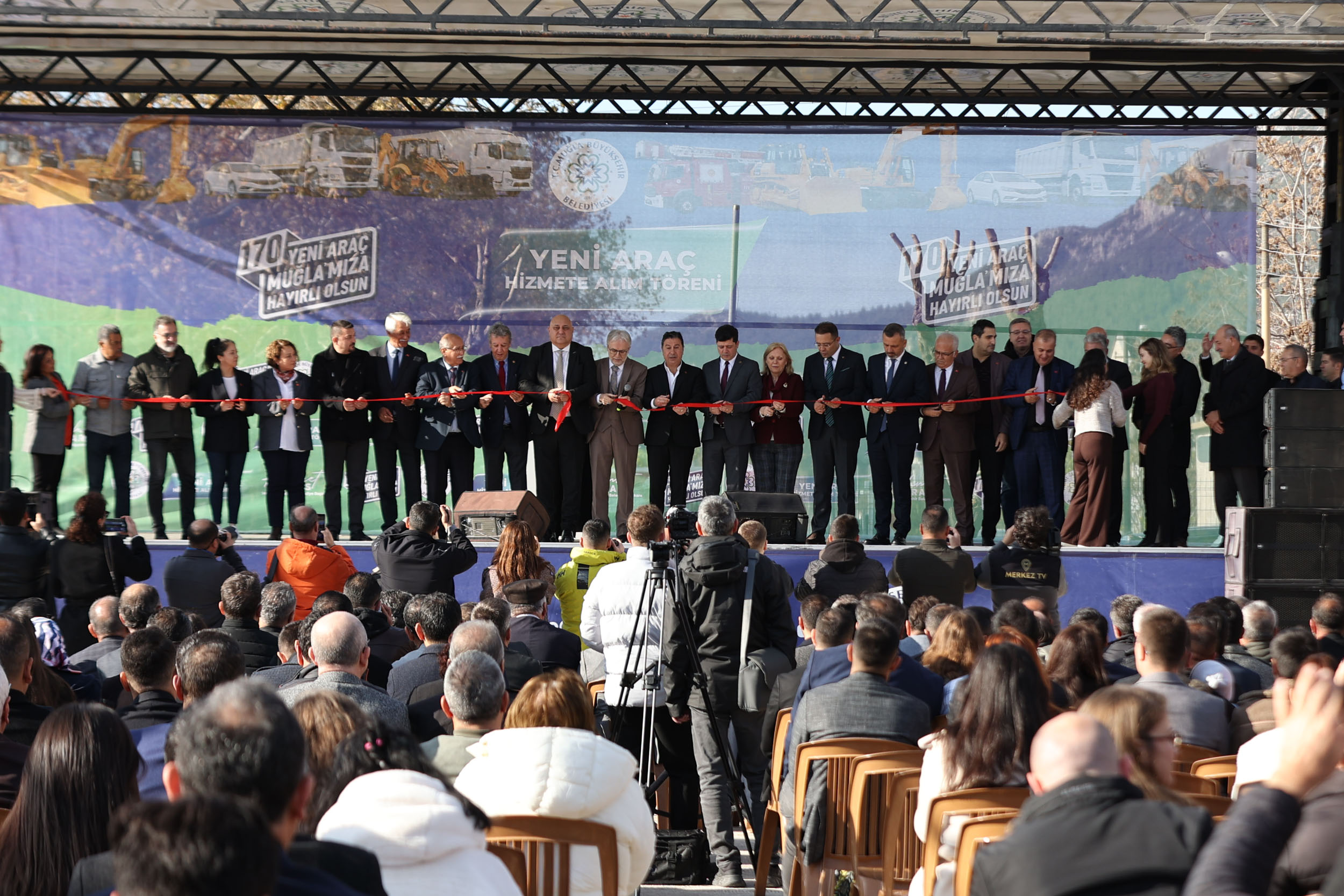 Büyükşehir Hizmet Filosunu 170 Yeni Araçla Güçlendirdi