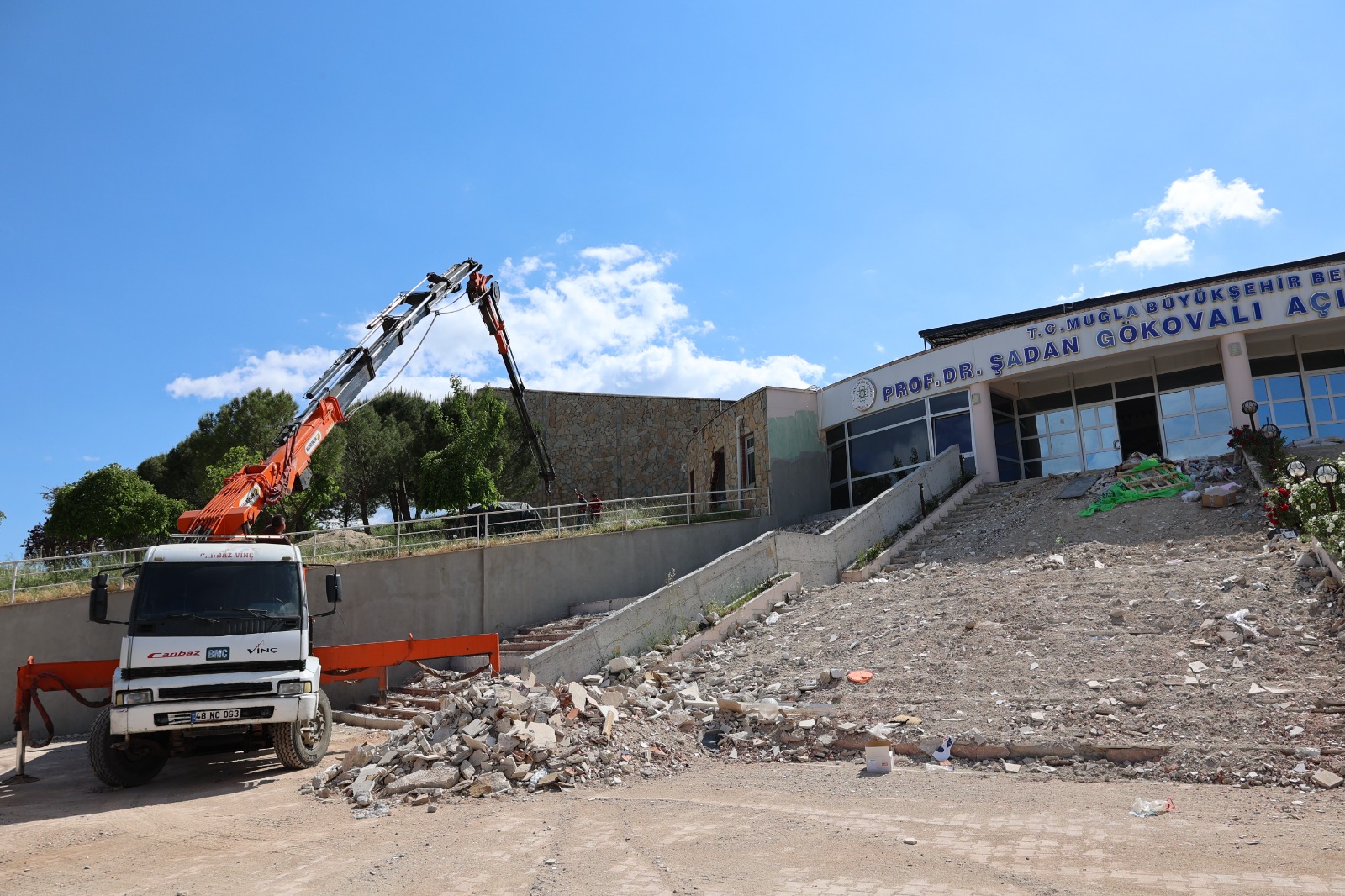 Şadan Gökovalı Açık Hava Tiyatrosunda Yenileme Çalışmaları Sürüyor