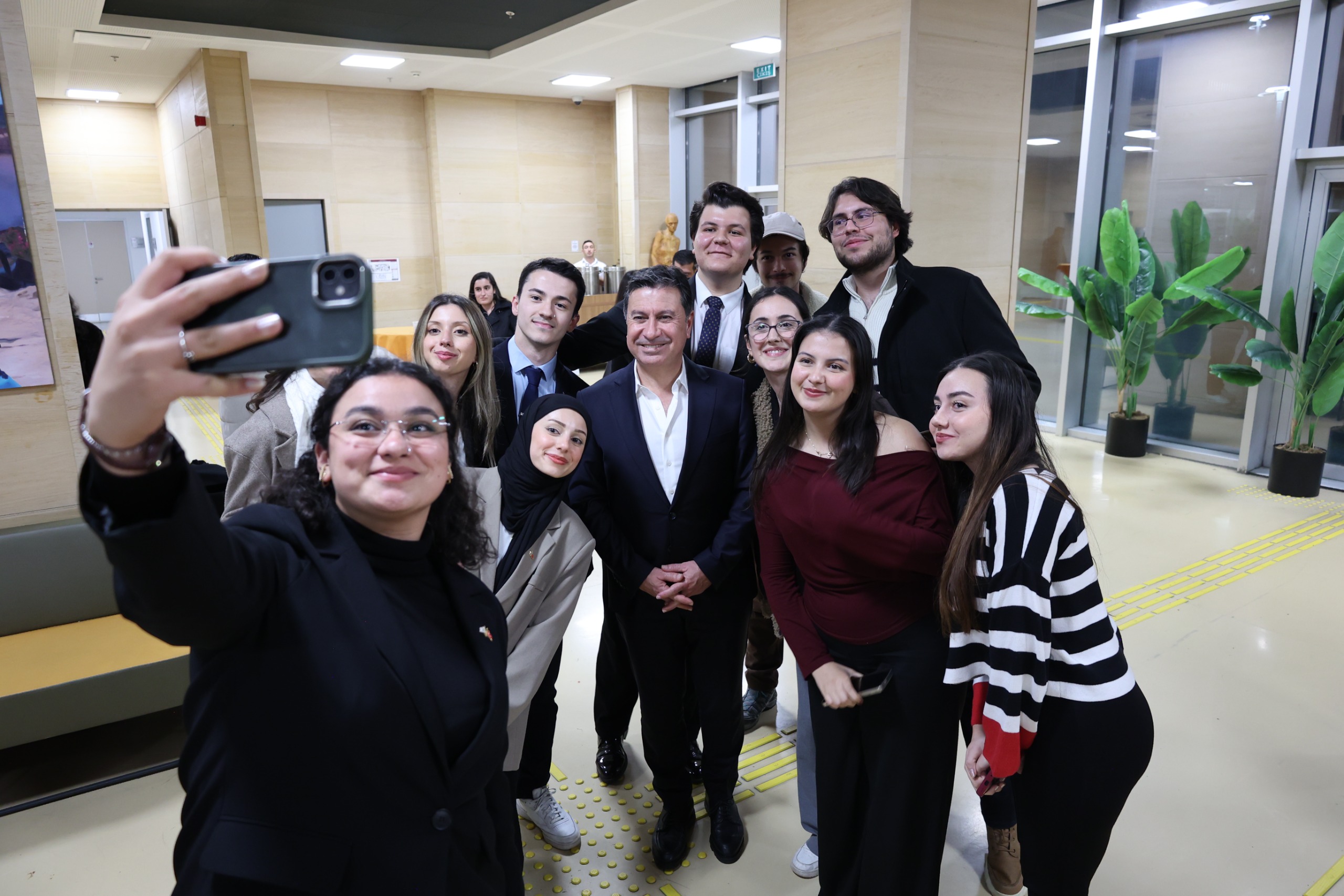 Başkan Aras: “Gençlerden Gelen Her Fikri Desteklemeye Hazırız”