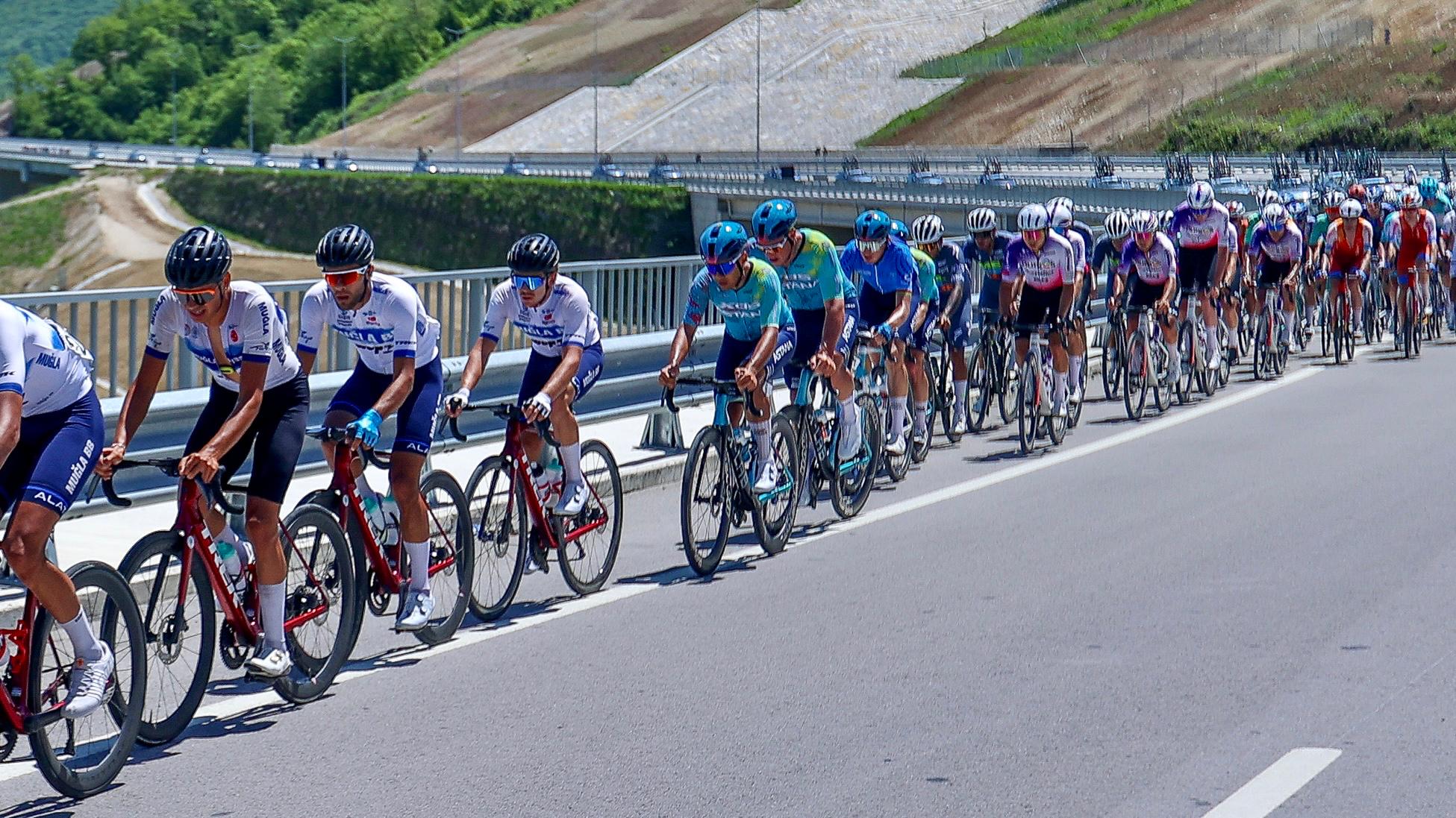 Muğla Büyükşehir’in Pedalları Azerbaycan’da Zirve Mücadelesi Veriyor